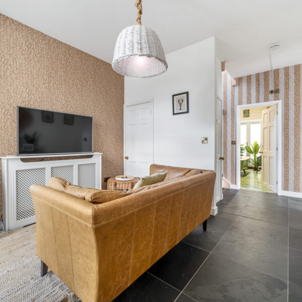 Salubrious House
