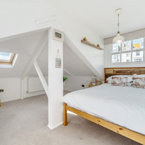 Salubrious House