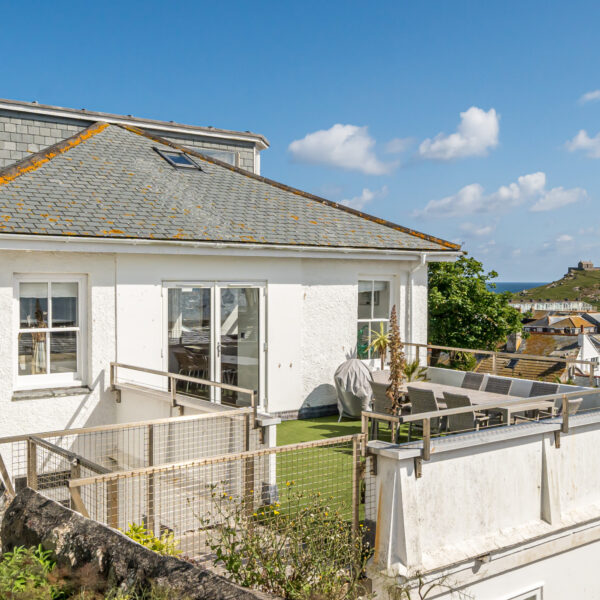 Salubrious House