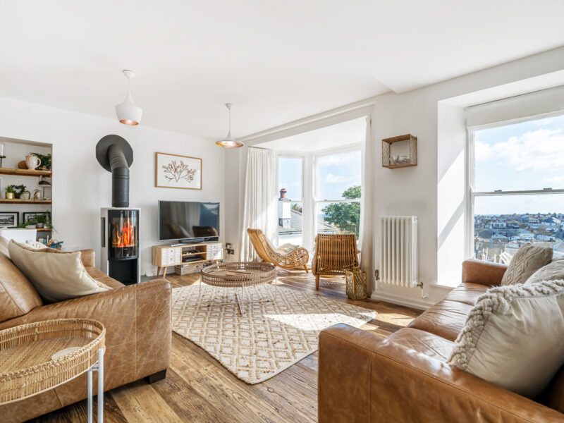 Salubrious House