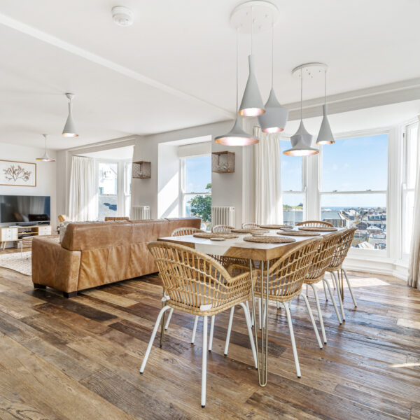 Salubrious House