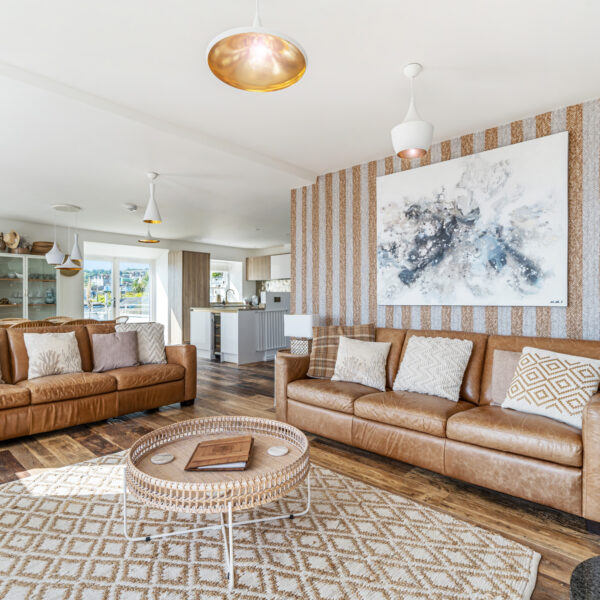 Salubrious House