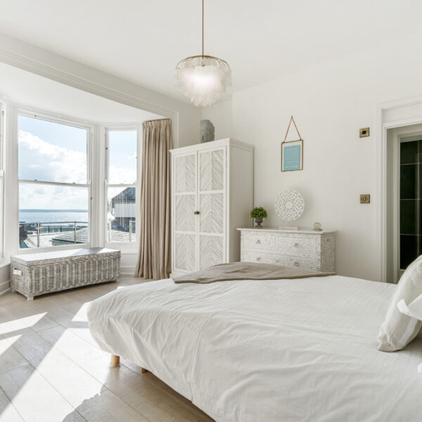 Salubrious House
