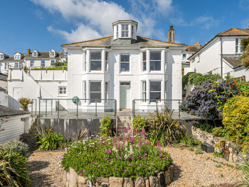 Salubrious House
