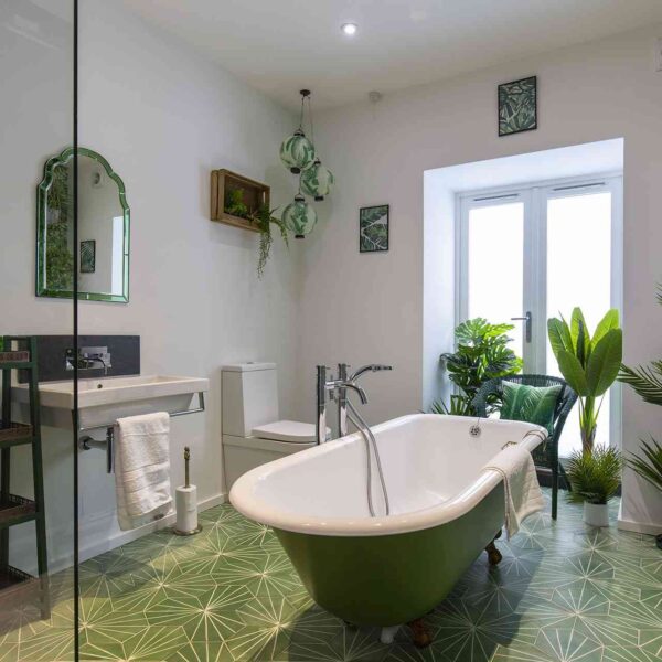 Salubrious House