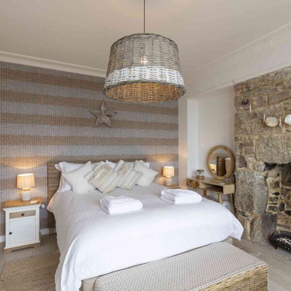 Salubrious House