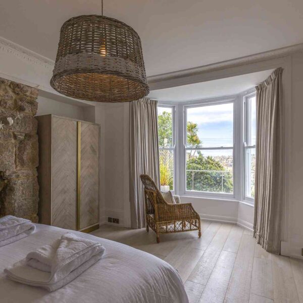 Salubrious House