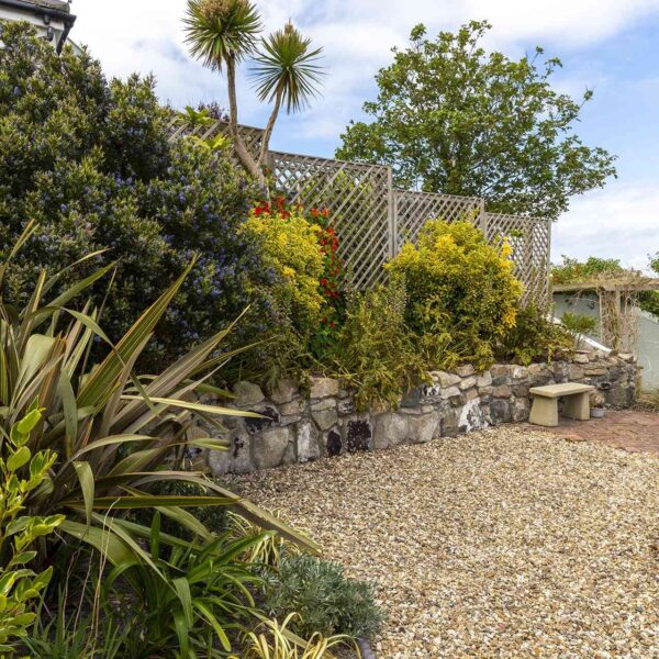 Salubrious House