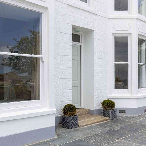 Salubrious House