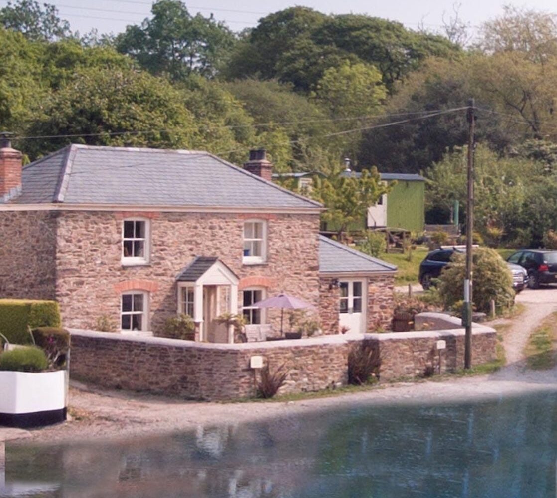 Riverside Cottage — photo 1