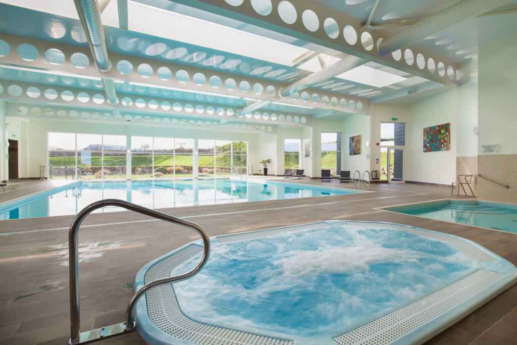 Una St Ives pool and spa pool