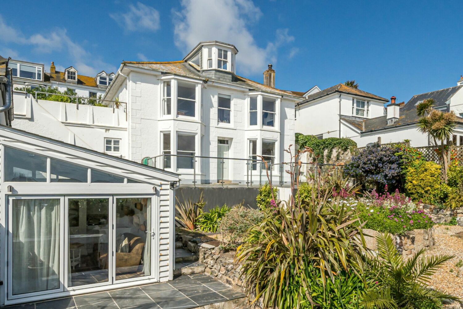 Salubrious House