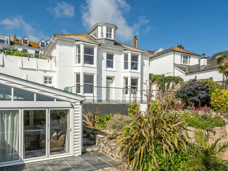 Salubrious House