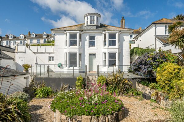 Salubrious House