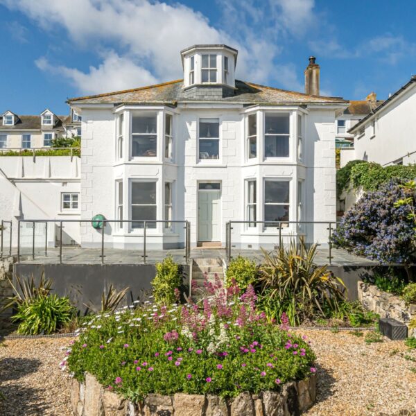 Salubrious House