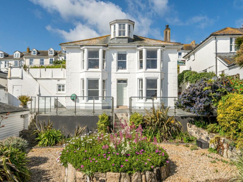 Salubrious House