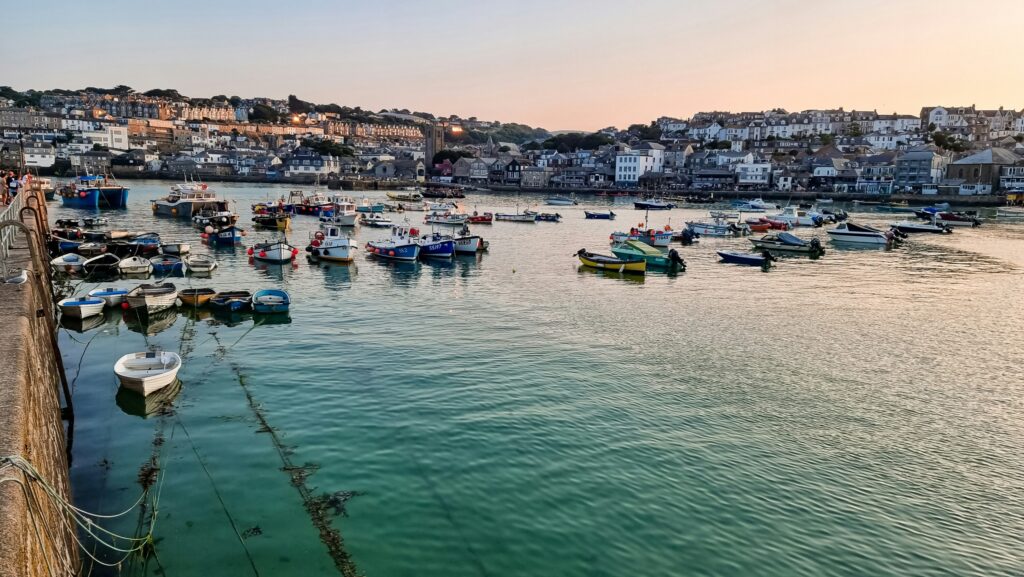 zeb zakovics st ives unsplash