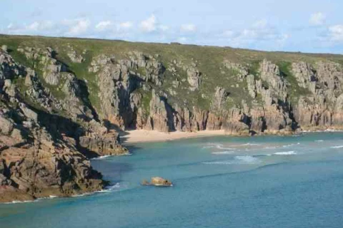 Pedn_Vounder_beach_seen_from_the_Minack_Theatre_-_geograph.org.uk_-_846162